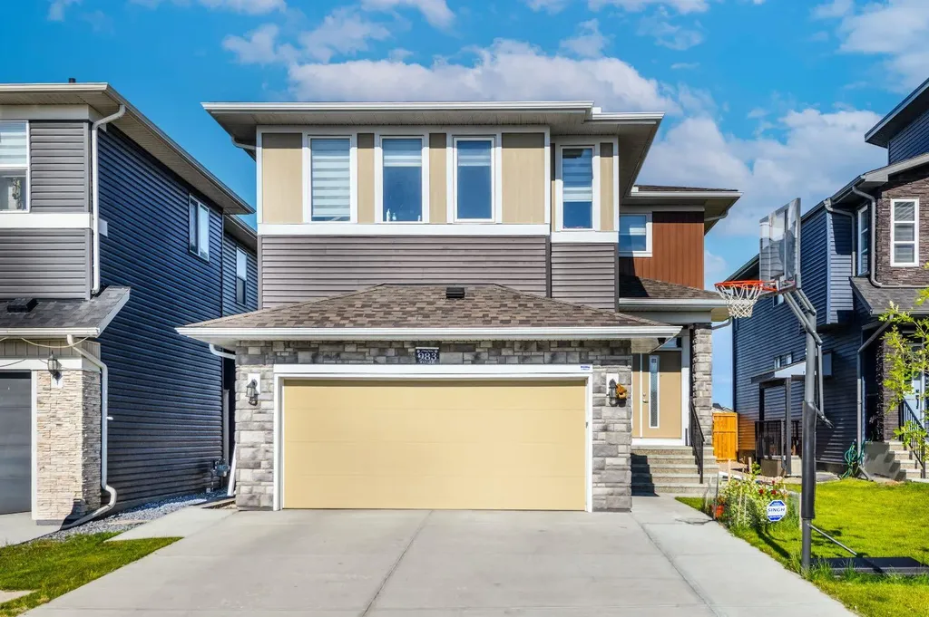 983 Corner Meadows Way NE Calgary AB T3N 1X8