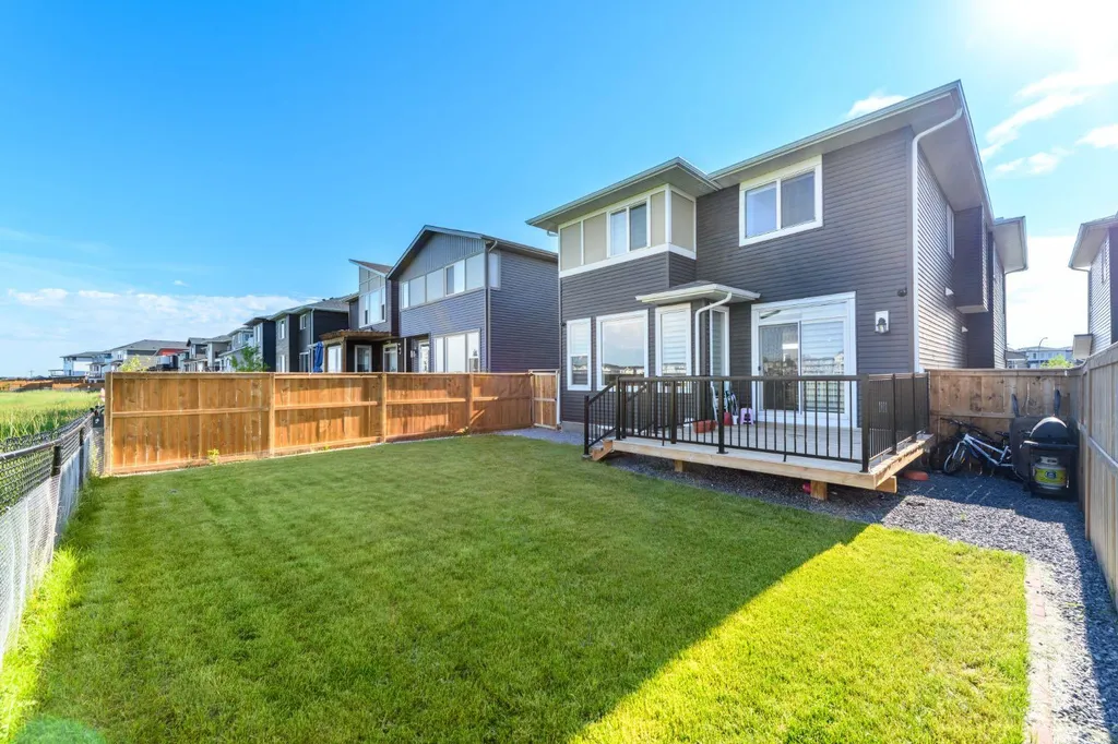 983 Corner Meadows Way NE Calgary AB T3N 1X8
