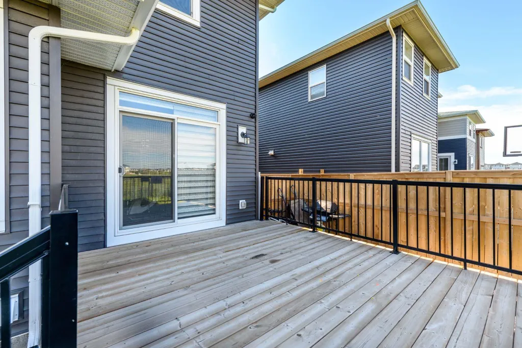 983 Corner Meadows Way NE Calgary AB T3N 1X8