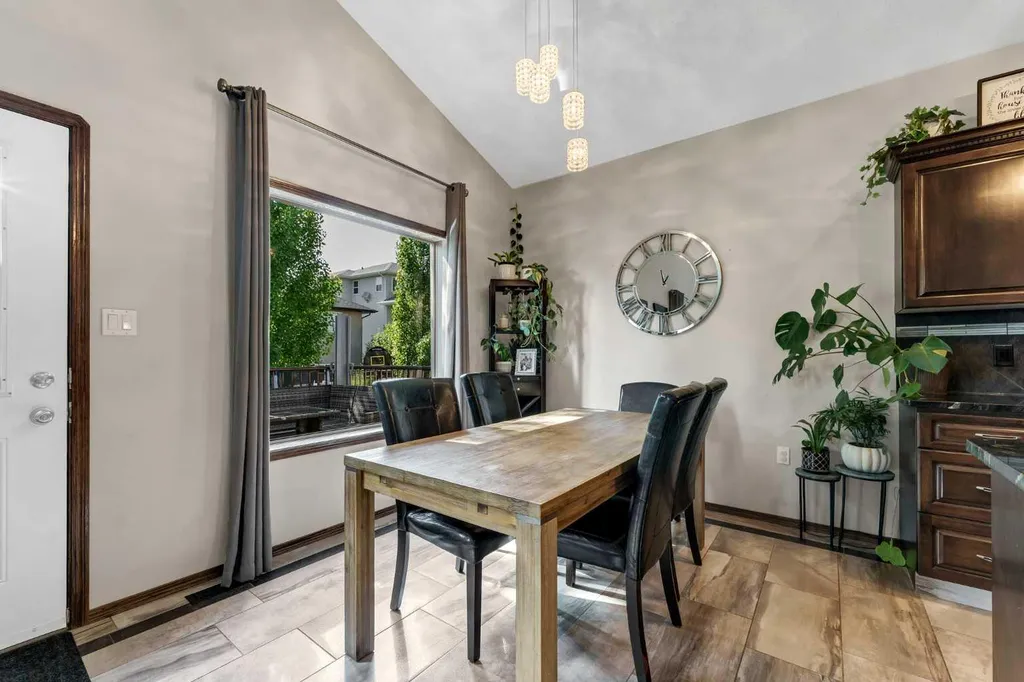 30 Vista Close SE Medicine Hat AB T1B0A9