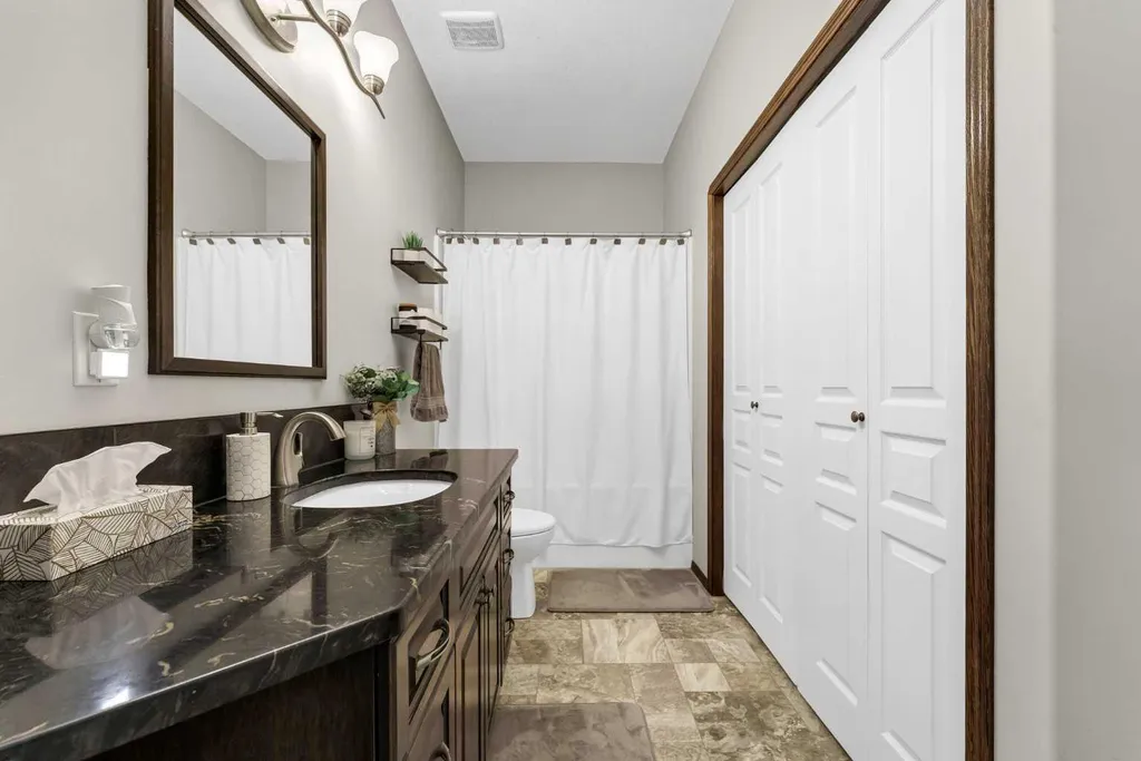 30 Vista Close SE Medicine Hat AB T1B0A9