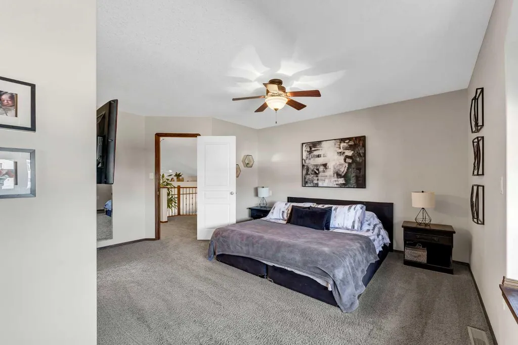 30 Vista Close SE Medicine Hat AB T1B0A9