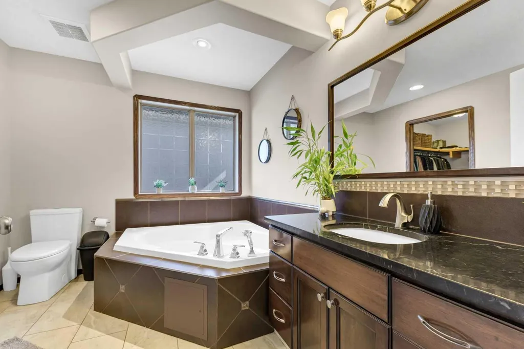 30 Vista Close SE Medicine Hat AB T1B0A9