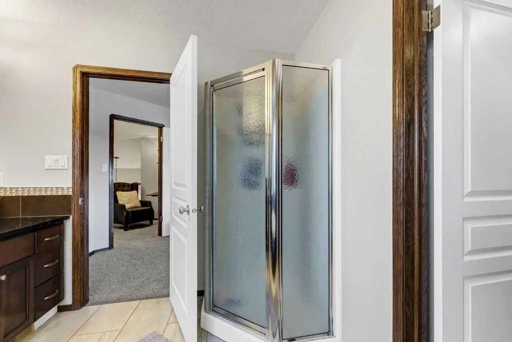 30 Vista Close SE Medicine Hat AB T1B0A9