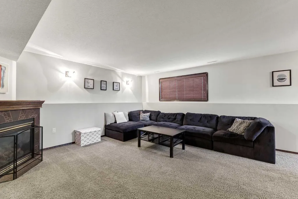 30 Vista Close SE Medicine Hat AB T1B0A9
