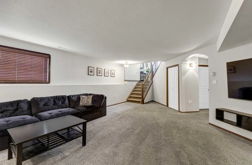 30 Vista Close SE Medicine Hat AB T1B0A9
