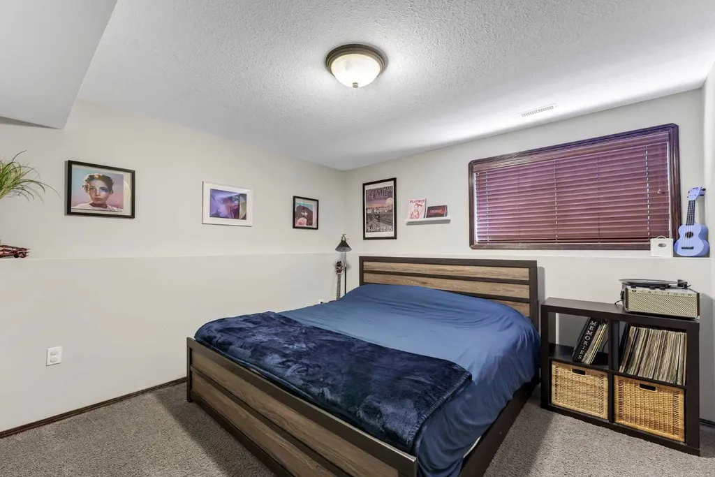 30 Vista Close SE Medicine Hat AB T1B0A9