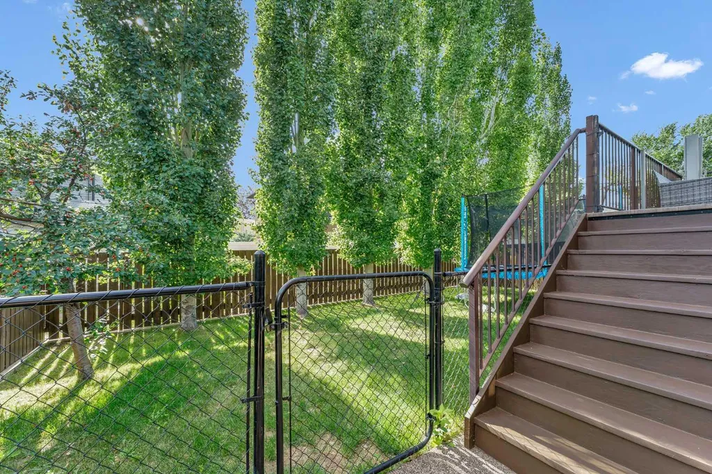 30 Vista Close SE Medicine Hat AB T1B0A9