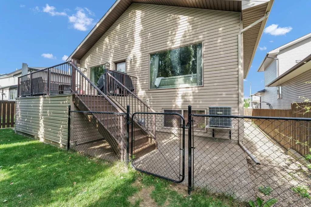 30 Vista Close SE Medicine Hat AB T1B0A9