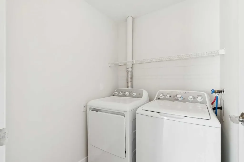 11424 8 Street SW Calgary AB T2W4J5