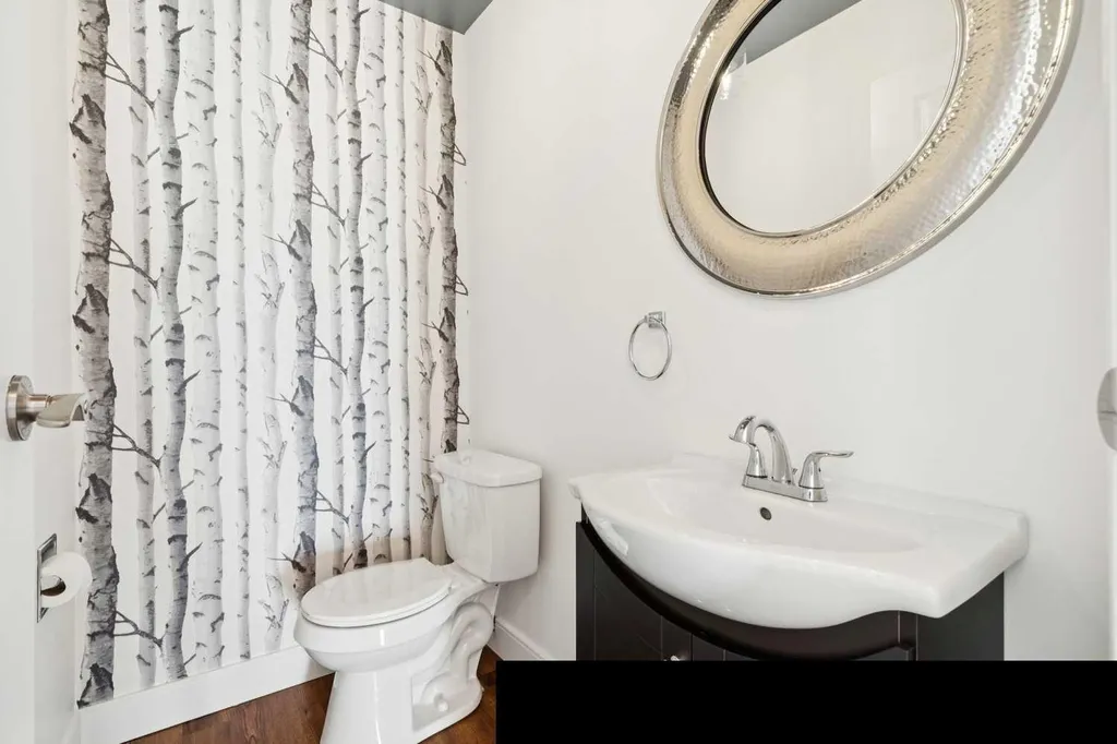 11424 8 Street SW Calgary AB T2W4J5