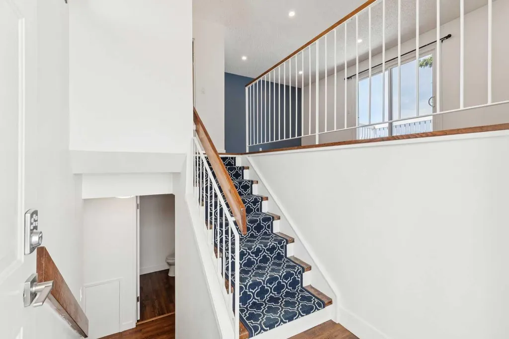 11424 8 Street SW Calgary AB T2W4J5