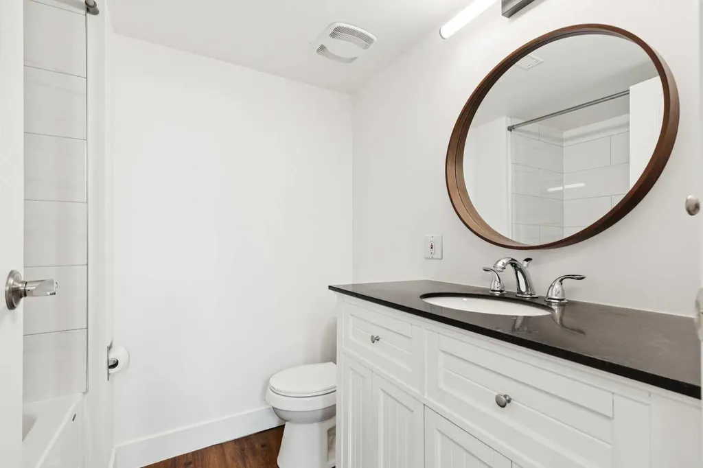 11424 8 Street SW Calgary AB T2W4J5