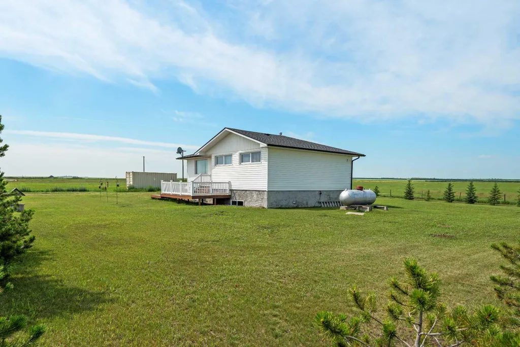 293012 Range Road 244 Rural Kneehill County AB T0M 0A0