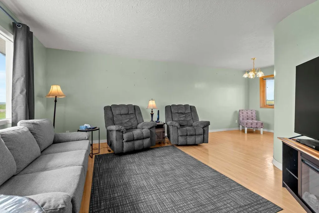 293012 Range Road 244 Rural Kneehill County AB T0M 0A0