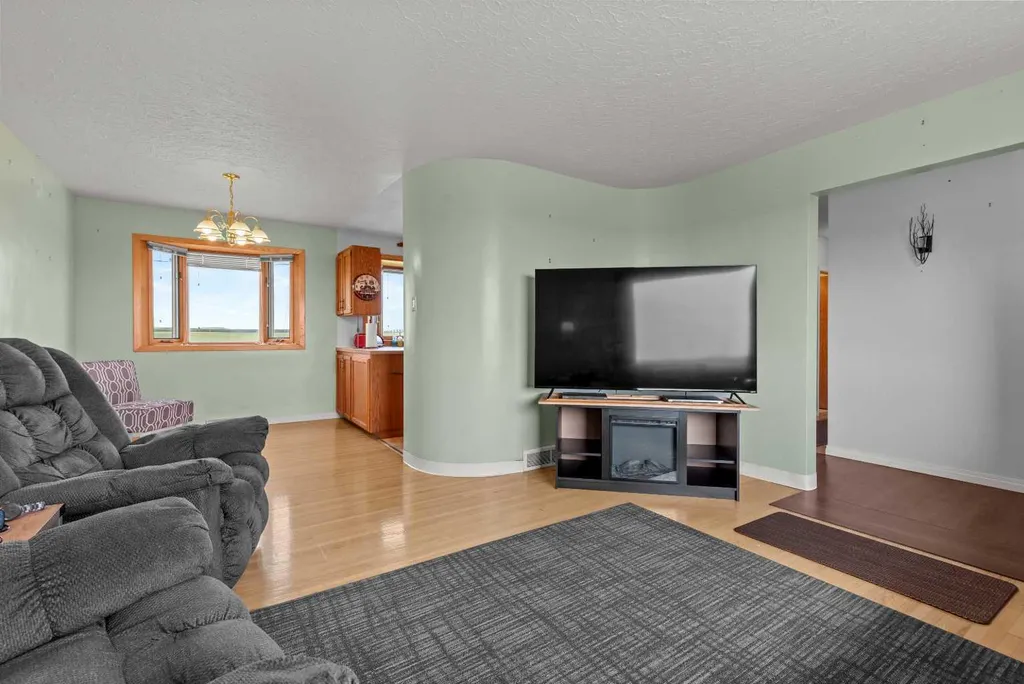 293012 Range Road 244 Rural Kneehill County AB T0M 0A0
