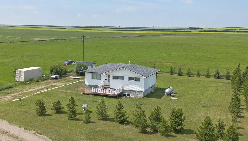 293012 Range Road 244 Rural Kneehill County AB T0M 0A0