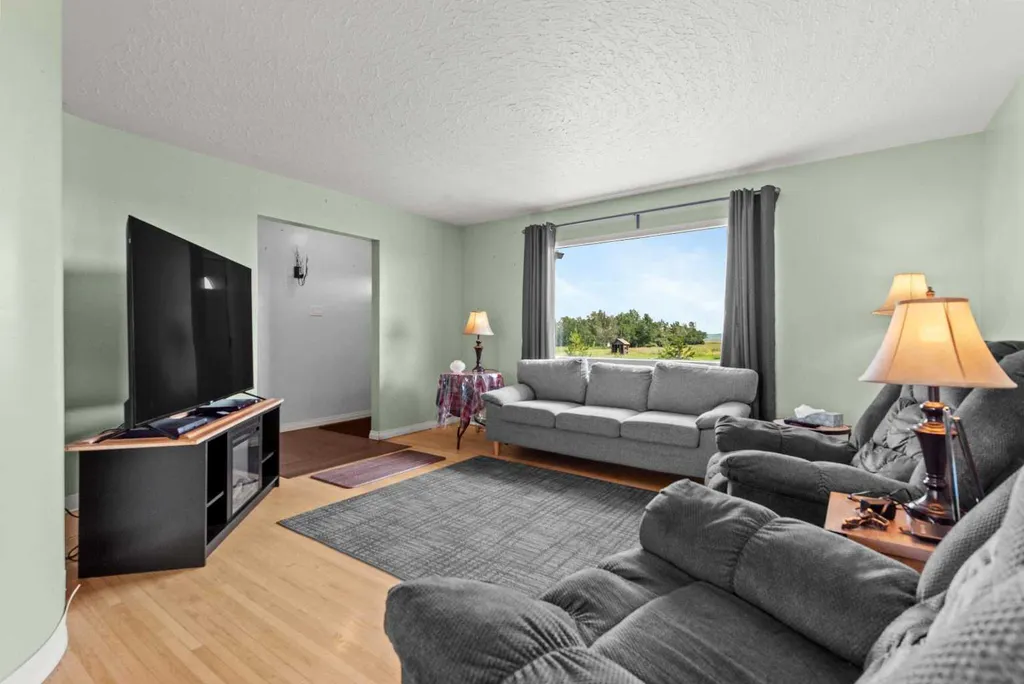 293012 Range Road 244 Rural Kneehill County AB T0M 0A0