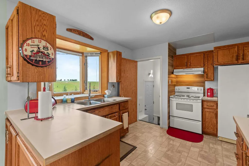 293012 Range Road 244 Rural Kneehill County AB T0M 0A0
