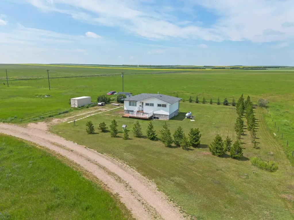293012 Range Road 244 Rural Kneehill County AB T0M 0A0