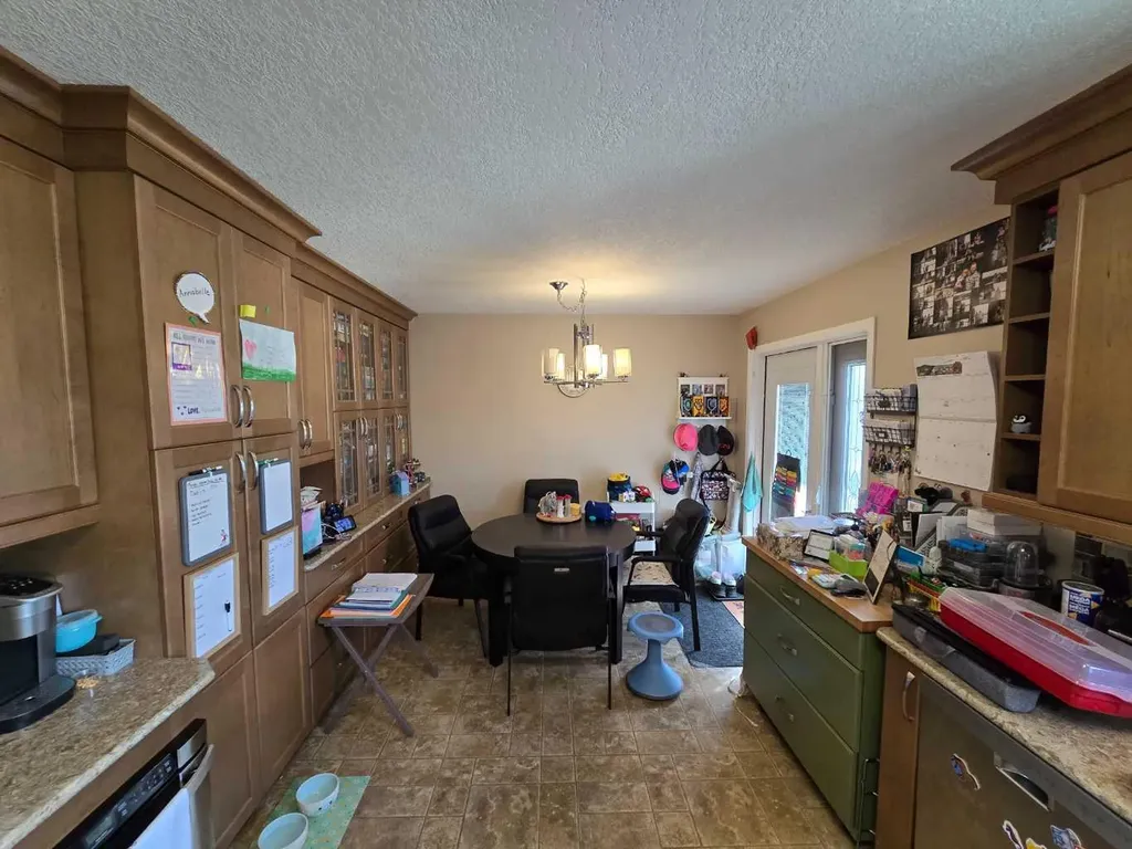 5201 55 Avenue Berwyn AB T0H 0E0
