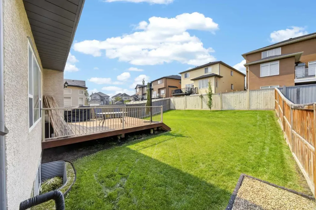 15 Sherwood Common NW Calgary AB T3R 1P6