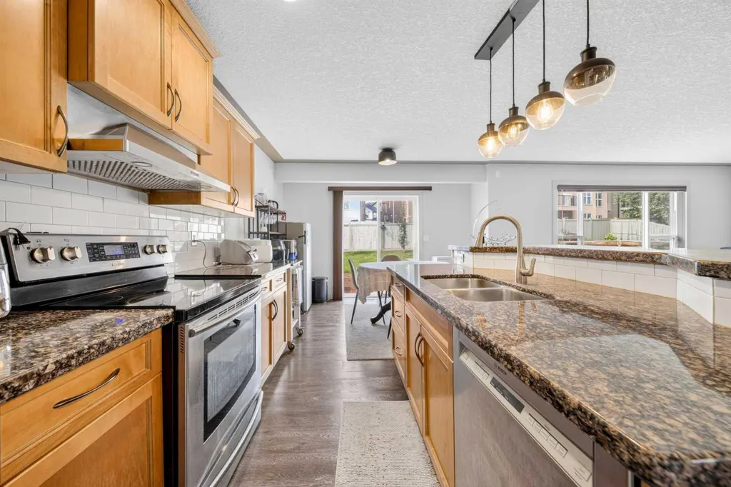 15 Sherwood Common NW Calgary AB T3R 1P6