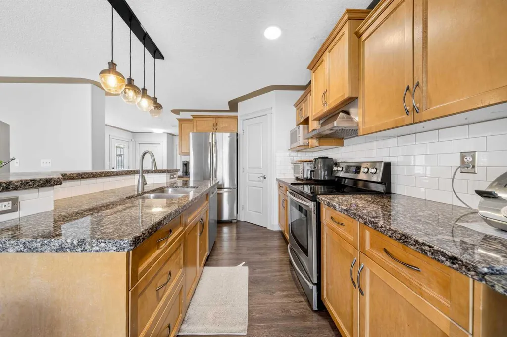15 Sherwood Common NW Calgary AB T3R 1P6