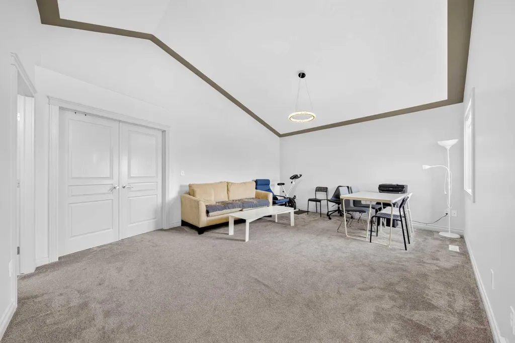 15 Sherwood Common NW Calgary AB T3R 1P6