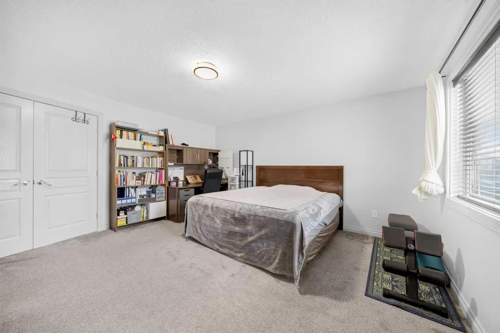 15 Sherwood Common NW Calgary AB T3R 1P6