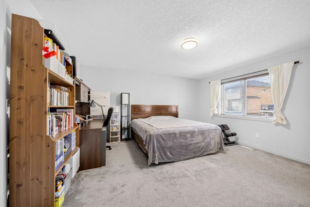 15 Sherwood Common NW Calgary AB T3R 1P6