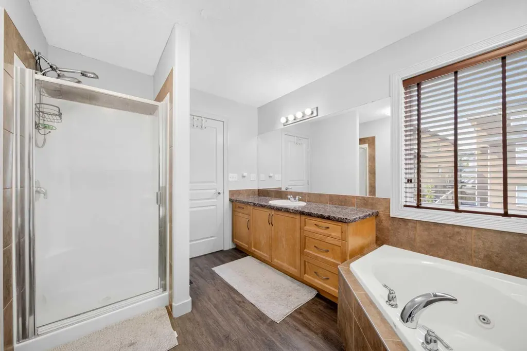 15 Sherwood Common NW Calgary AB T3R 1P6