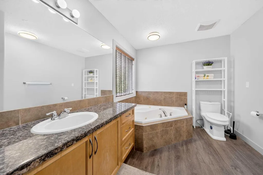 15 Sherwood Common NW Calgary AB T3R 1P6
