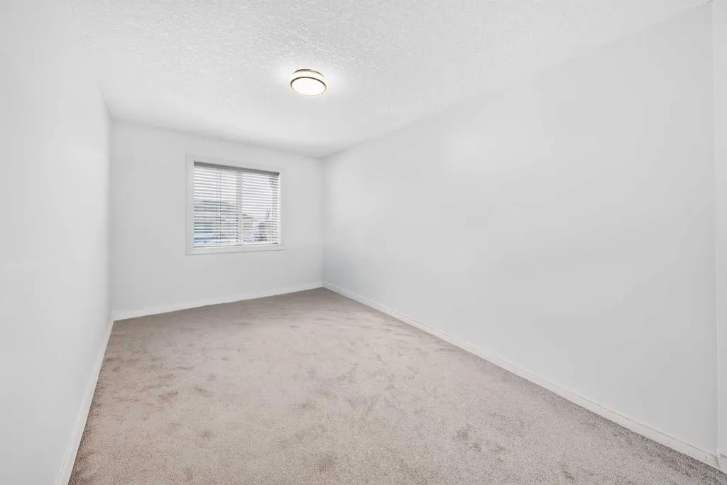 15 Sherwood Common NW Calgary AB T3R 1P6