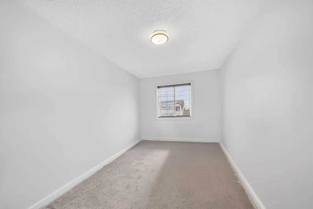 15 Sherwood Common NW Calgary AB T3R 1P6
