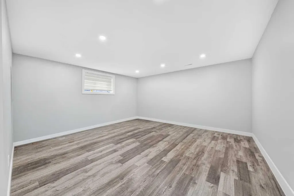 15 Sherwood Common NW Calgary AB T3R 1P6
