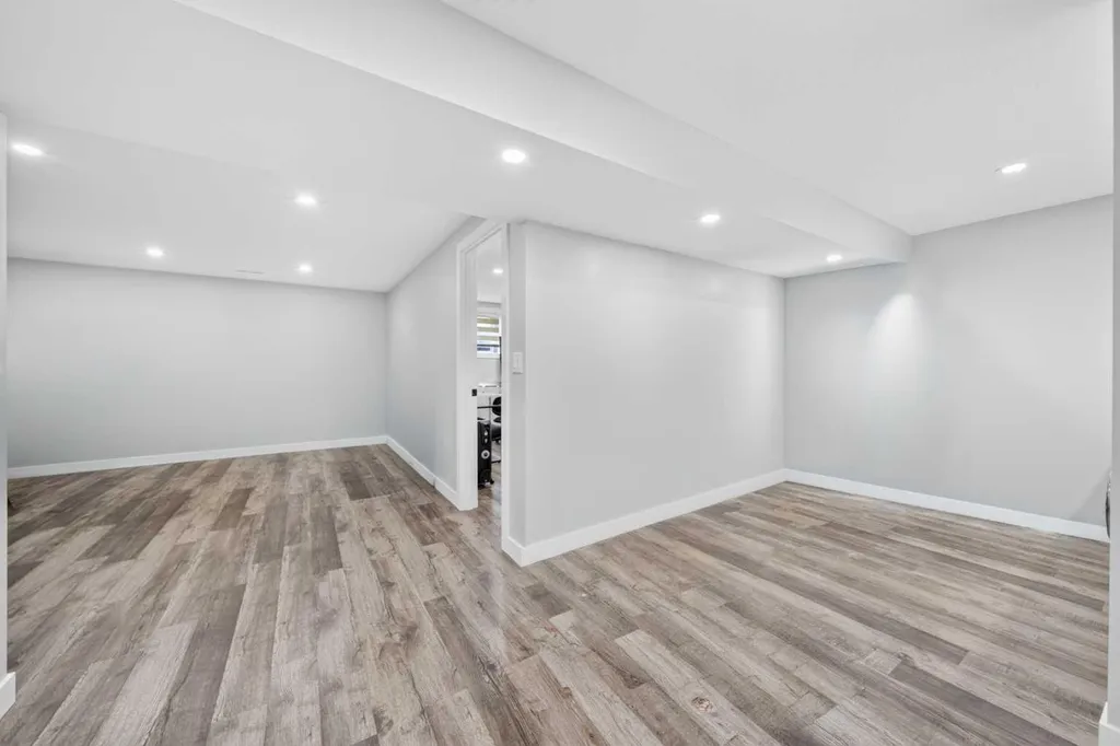 15 Sherwood Common NW Calgary AB T3R 1P6