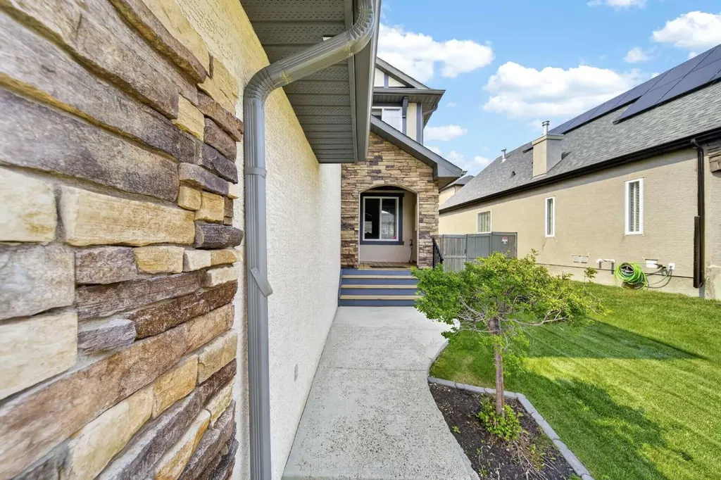 15 Sherwood Common NW Calgary AB T3R 1P6