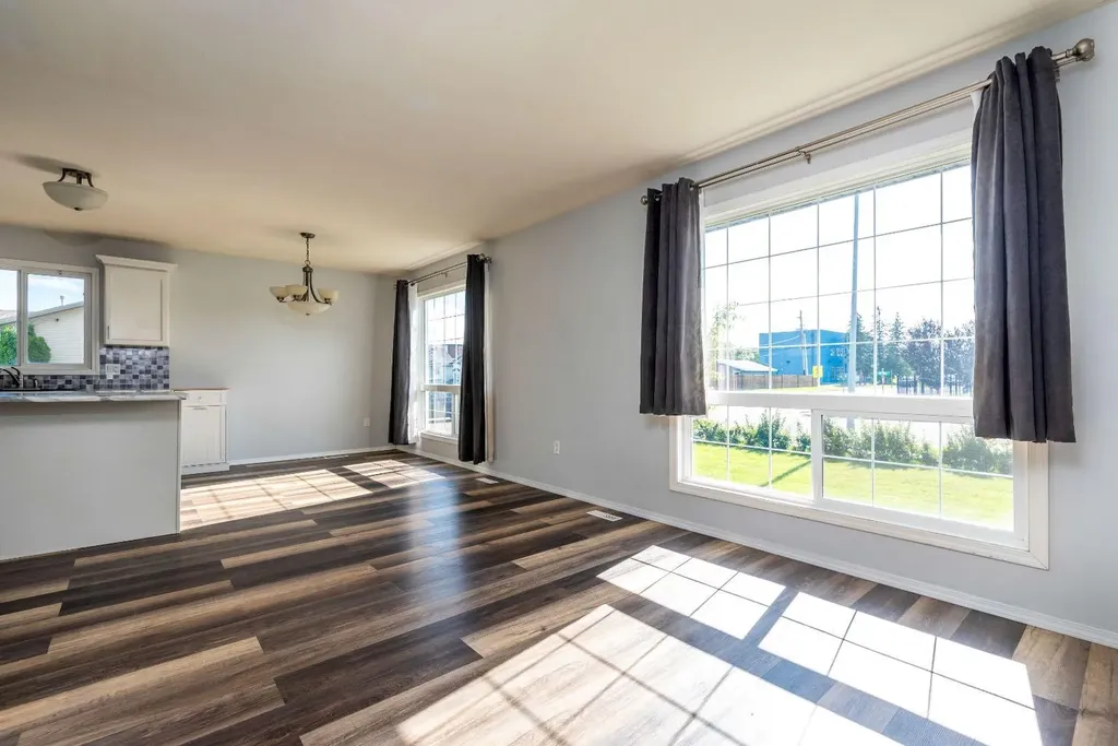 1501 49 Avenue Lloydminster SK S9V 2E7