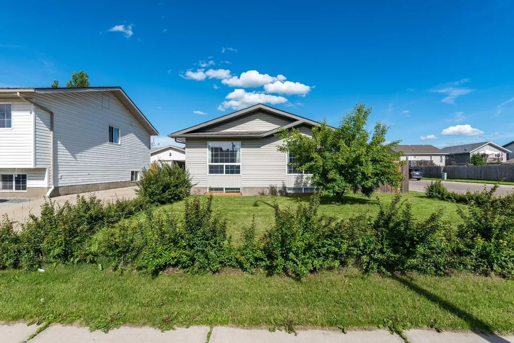 1501 49 Avenue Lloydminster SK S9V 2E7