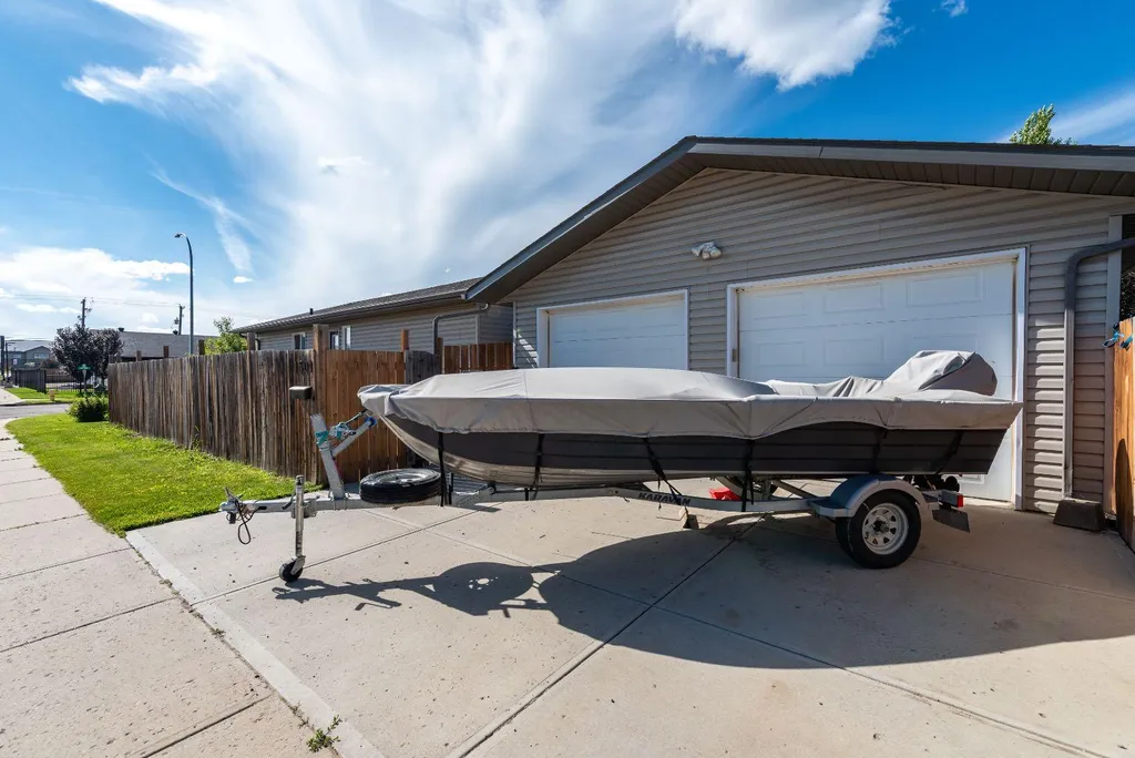 1501 49 Avenue Lloydminster SK S9V 2E7