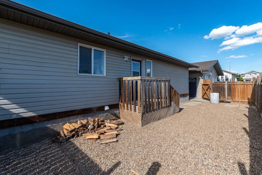 1501 49 Avenue Lloydminster SK S9V 2E7