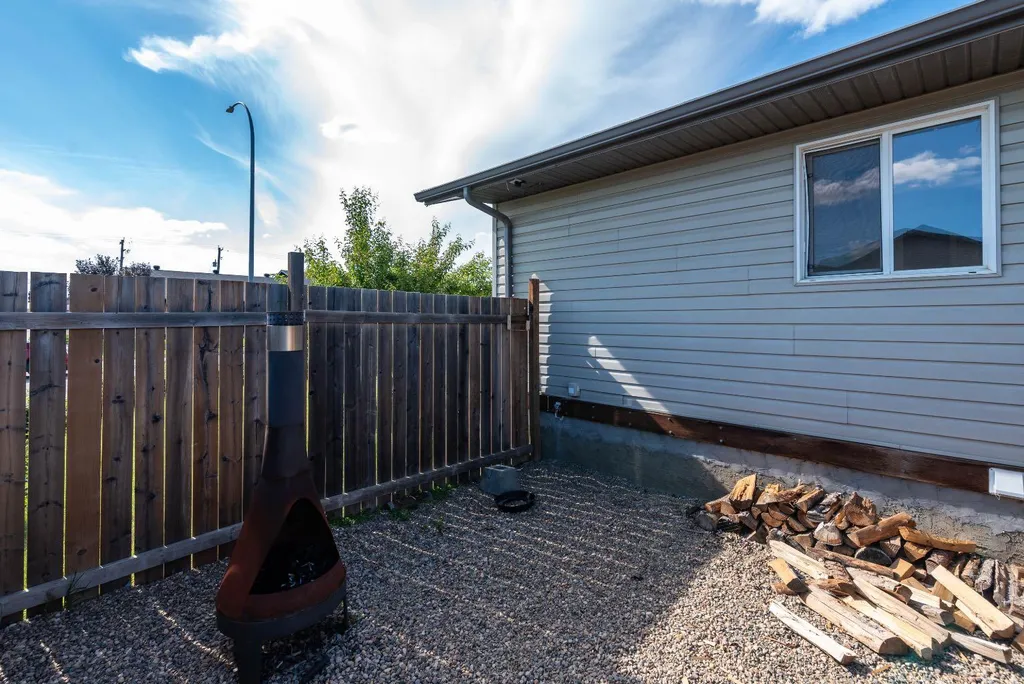1501 49 Avenue Lloydminster SK S9V 2E7