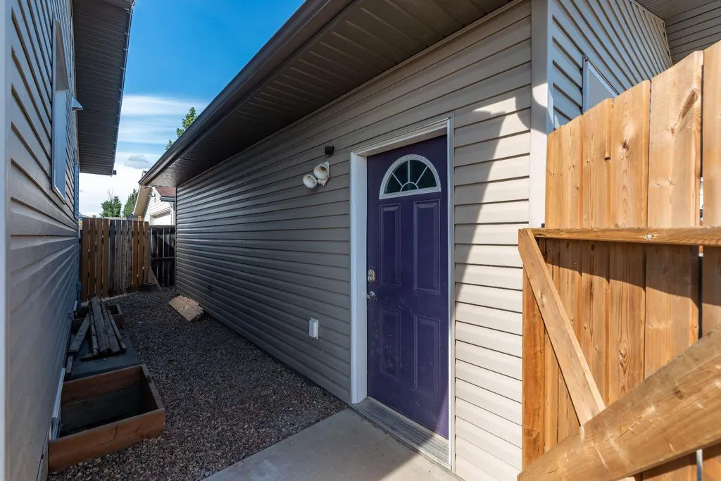 1501 49 Avenue Lloydminster SK S9V 2E7