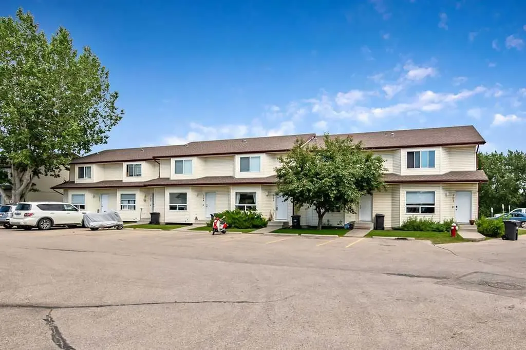 703 Eagleview Place NW High River AB T1V1Y6