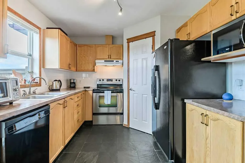 703 Eagleview Place NW High River AB T1V1Y6