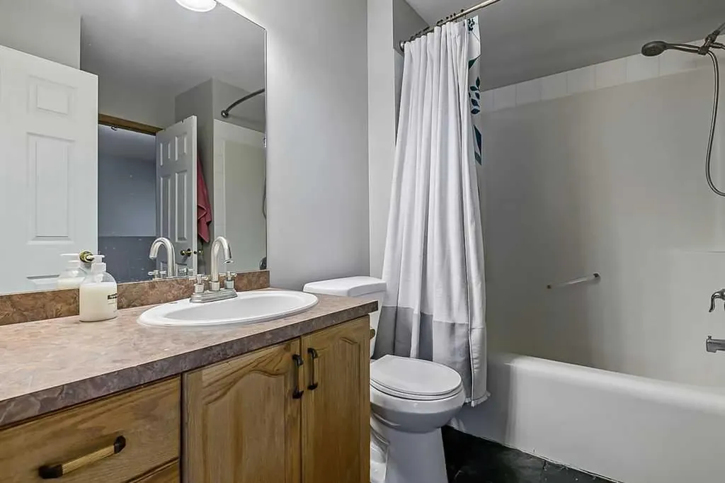 703 Eagleview Place NW High River AB T1V1Y6