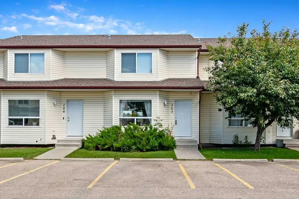 703 Eagleview Place NW High River AB T1V1Y6