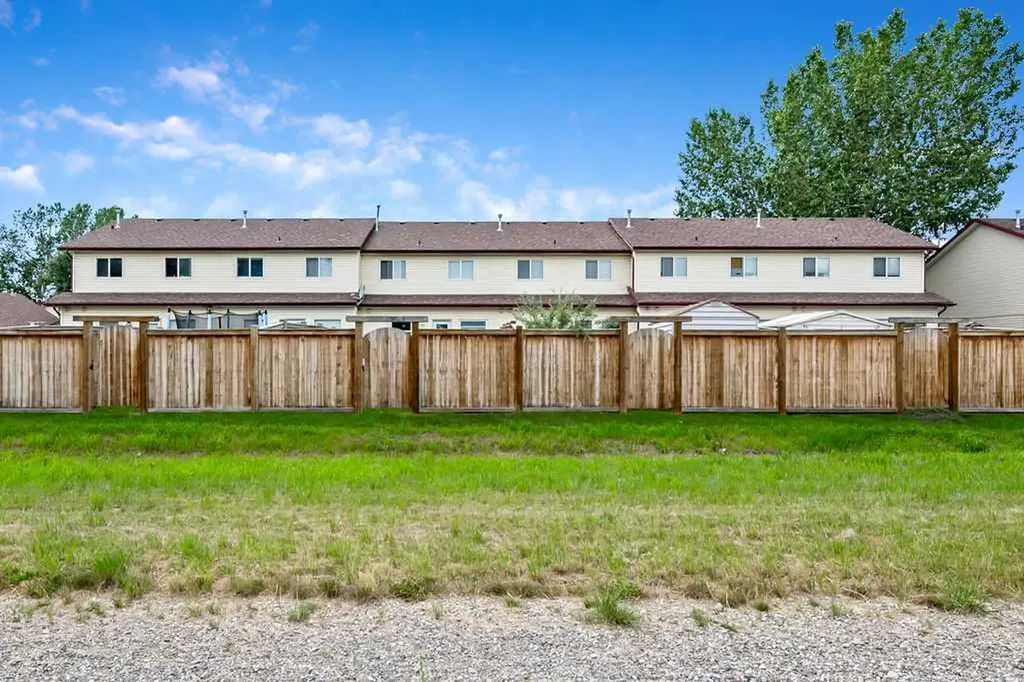 703 Eagleview Place NW High River AB T1V1Y6