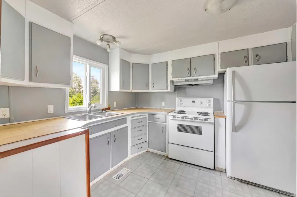301 8 Avenue Paradise Hill SK S0M 2G0